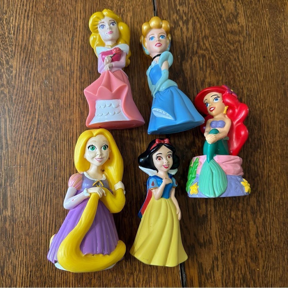 Lot of five Disney princess bath toys